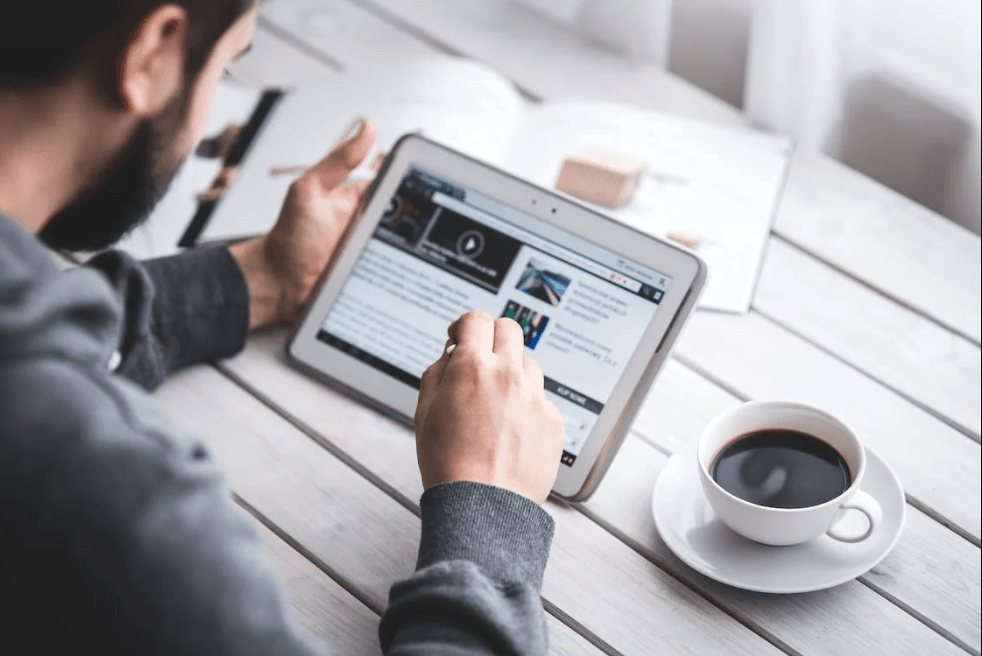The Art of Engagement: Using Screen Media to Enhance Customer Connections in Diverse Industries