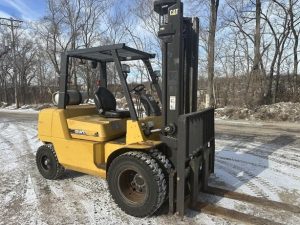 Forklift Weight Guide: How Much Does a Forklift Weigh for Industry Use