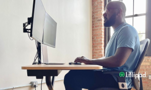 Electric standing desk