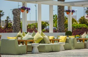 How to Choose Premium Outdoor Furniture for Luxury Property Designs?
