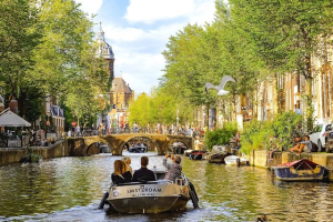 Americans moving to the Netherlands reviewing Dutch legal requirements with an international attorney
