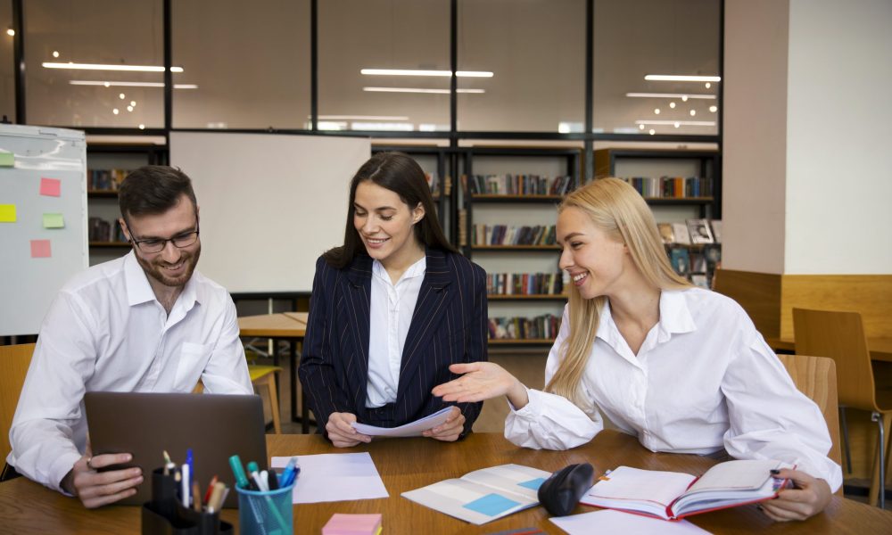 5 Ways a School’s HR Departments Can Benefit a Consultant