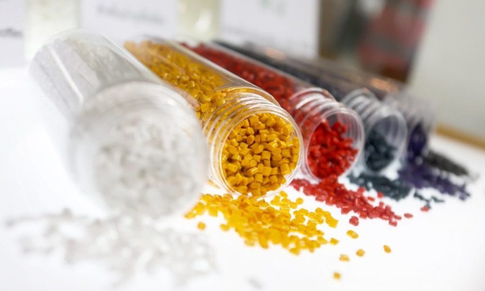 Food & Beverage Plastics Market