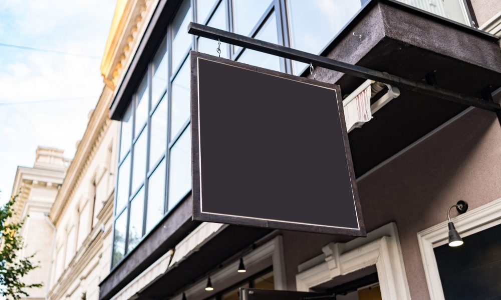 Guiding the Way: How Visual Displays Boost Local Tourism