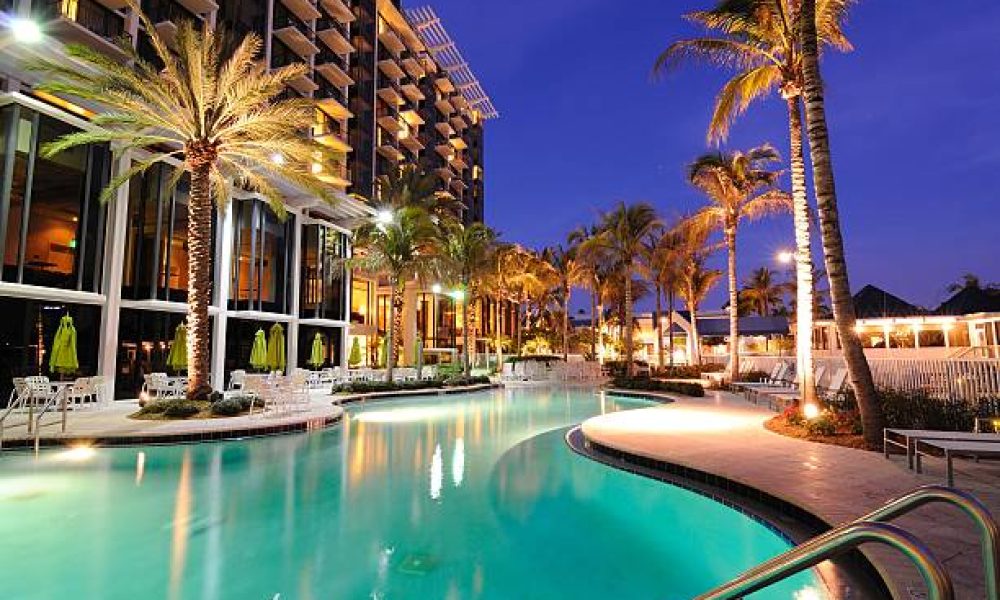 Luxury Stay Market