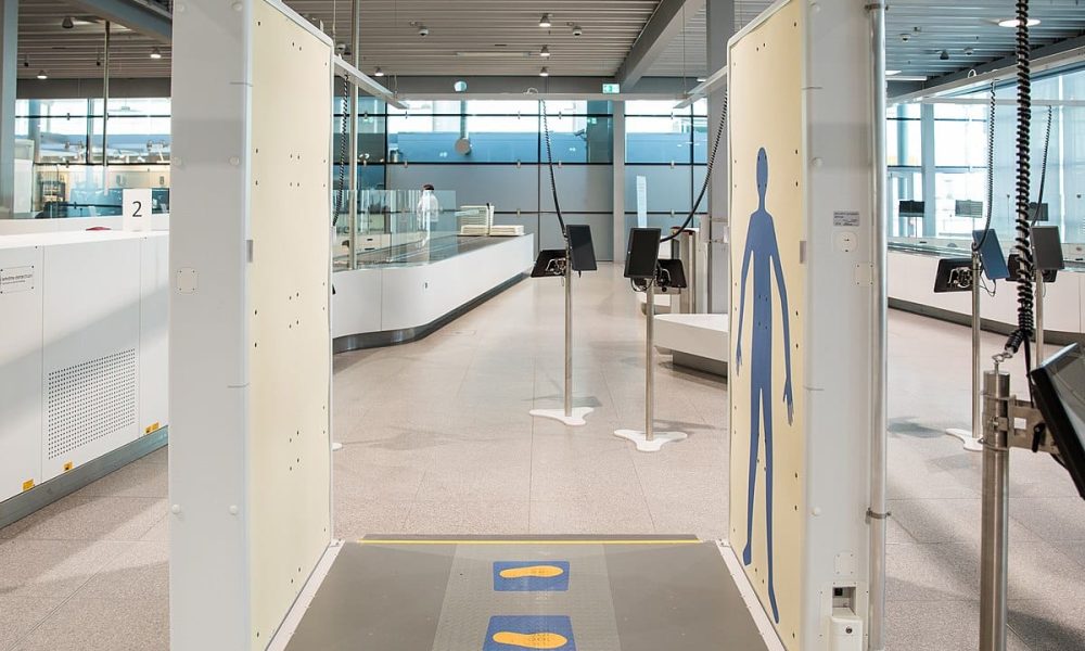 airport body scanner