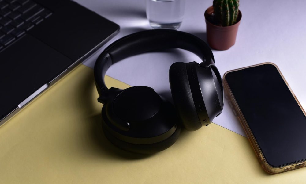 clean-desktop-with-headphones-setup_58702-17230[2]