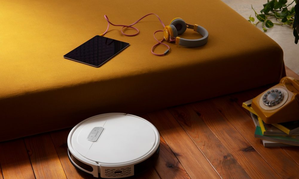 close-upon-robot-vacuum-cleaner-indoors_23-2150829988[1]