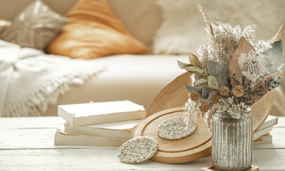 decorative-items-interior-with-dried-flowers_169016-6459[1]