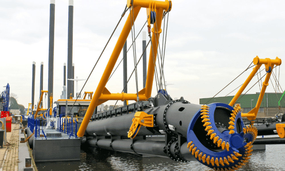 dredging-vessel-at-work-1