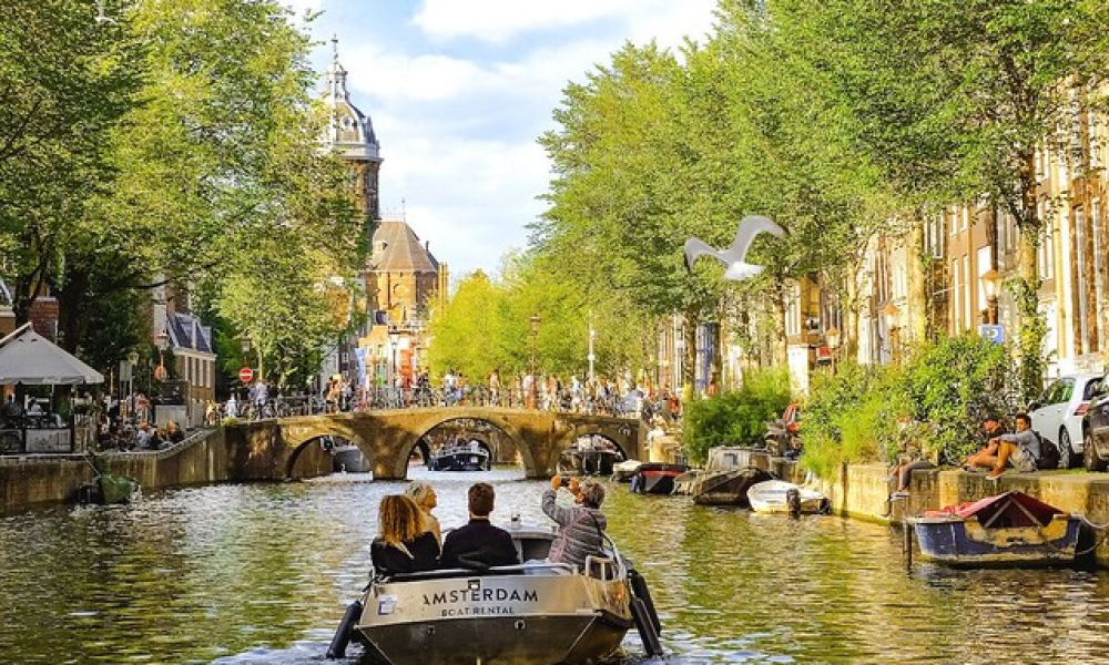Americans moving to the Netherlands reviewing Dutch legal requirements with an international attorney
