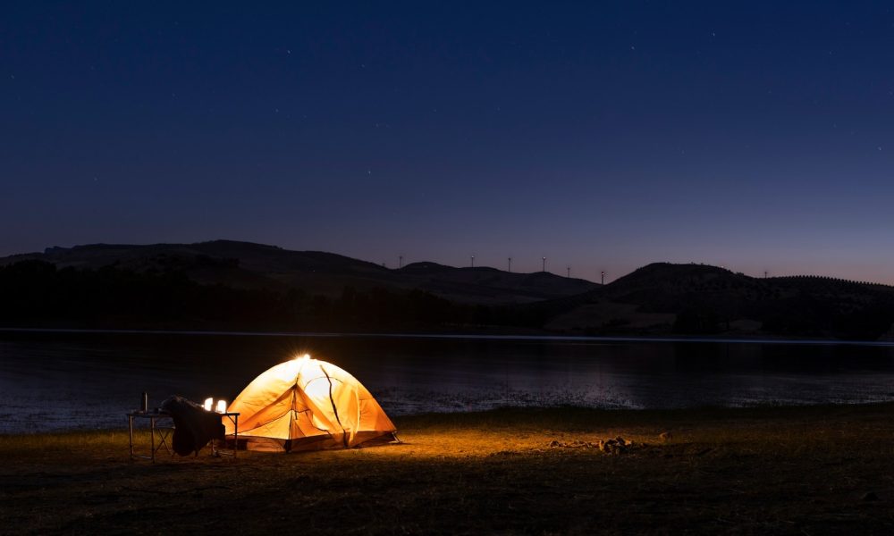 lifestyle-people-living-camping_23-2149733140[1]