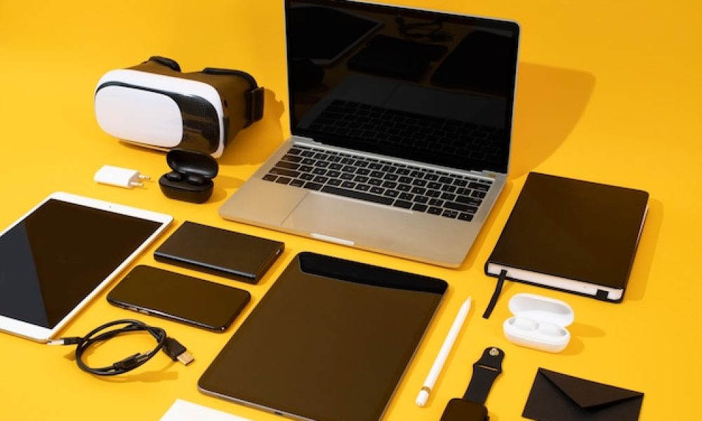 modern-stationary-collection-arrangement_23-2149309643[1]