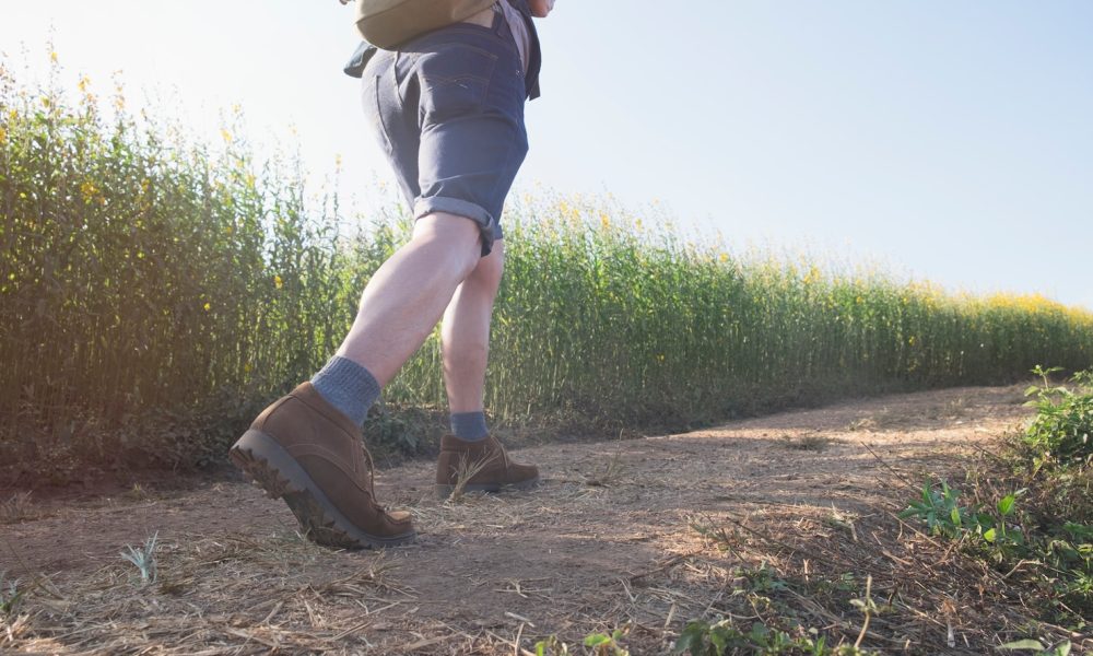 relax-adventure-lifestyle-hiking-travel-idea-concept_1421-652[1]