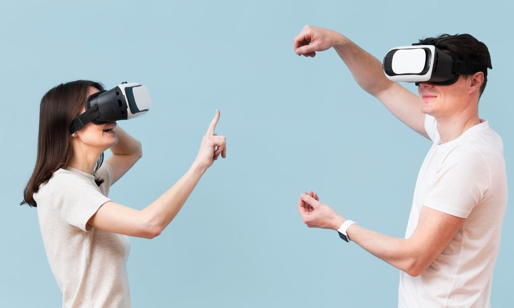 side-view-couple-having-fun-with-virtual-reality-headset_23-2148556235[1]