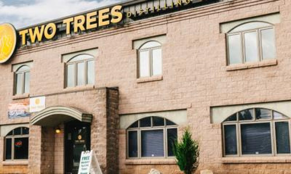 twotreesdistilling.com