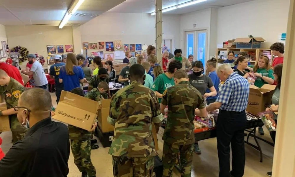 volunteers-packing-care-packages-community-service